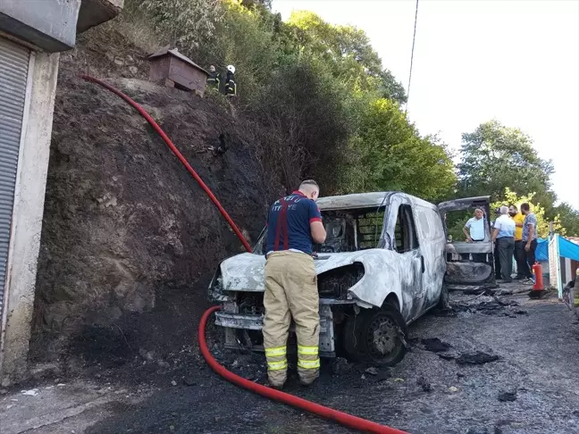 Zonguldak'ta seyir halindeki araçta çıkan yangın hasara neden oldu