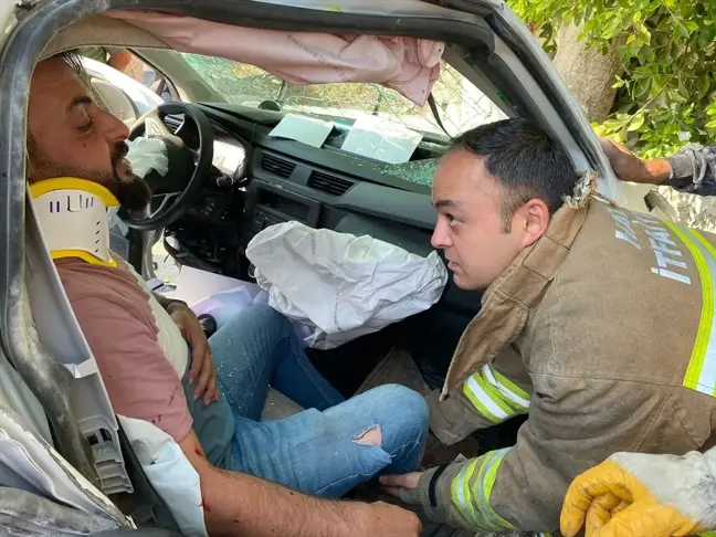 İskenderun'da Ambulans ile Hafif Ticari Araç Çarpıştı: 1'i Ağır 9 Yaralı