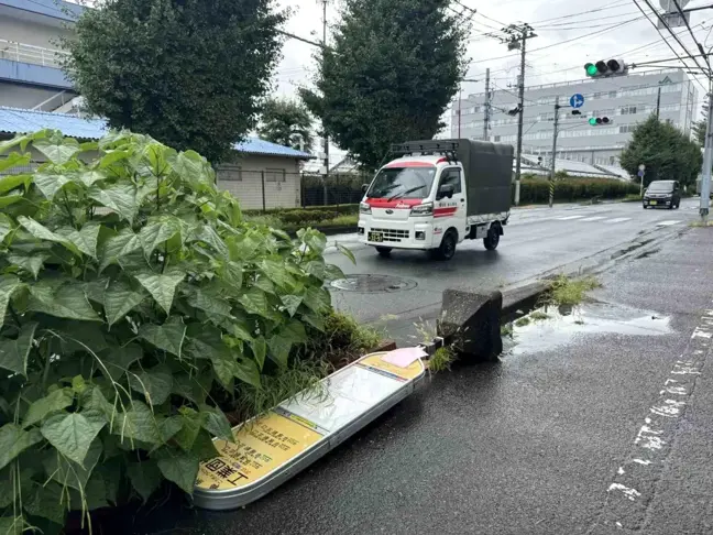 Japonya'da Ampil Tayfunu Nedeniyle Ulaşım Felç Oldu