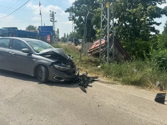 Osmaniye'de kamyon ile otomobil çarpıştı: 4 yaralı