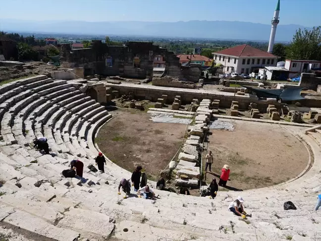 Düzce Belediyesi Birim Çalışanları Prusias Antik Kenti Kazılarına Katılıyor