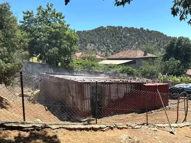 Isparta'da Samanlıkta Yangın Çıktı