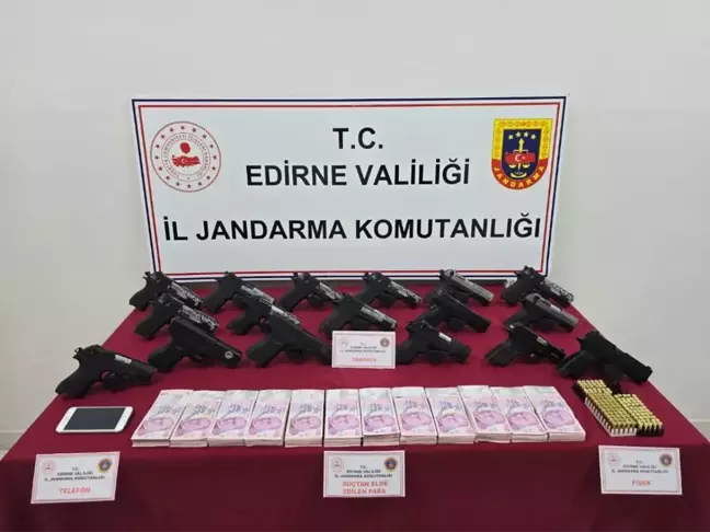 İpsala'da Yasa Dışı Silah Ticaretine Operasyon: 17 Tabanca ve 136 Mermi Ele Geçirildi