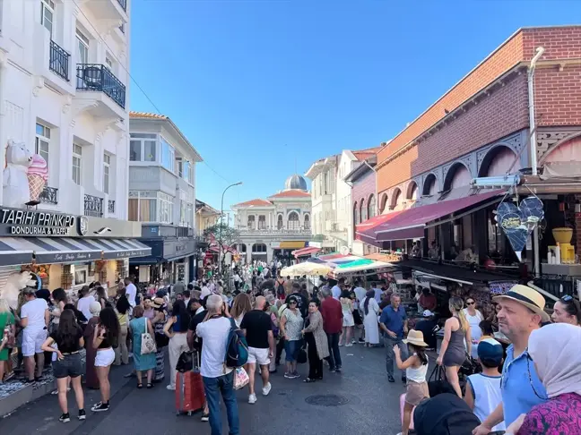 İstanbullular Sıcak Havadan Bunalınca Plaj ve Parkları Tercih Etti