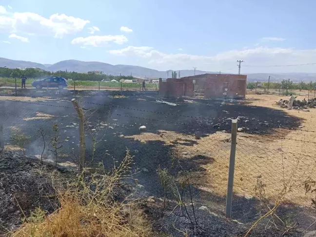 Malatya'nın Darende ilçesinde çıkan arazi yangını söndürüldü