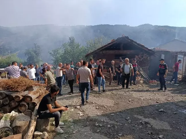 Tosya'da çıkan yangında hayatını kaybeden gencin cenazesine ulaşıldı