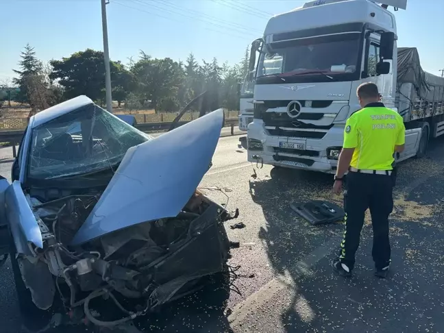 Konya'da Otomobil ile Tır Çarpışması: 2 Kişi Hayatını Kaybetti