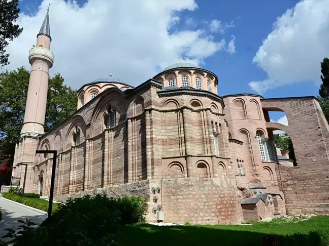 Biletli ziyaret uygulamasına geçen Kariye Camii'ne yabancı turist ilgisi sürüyor