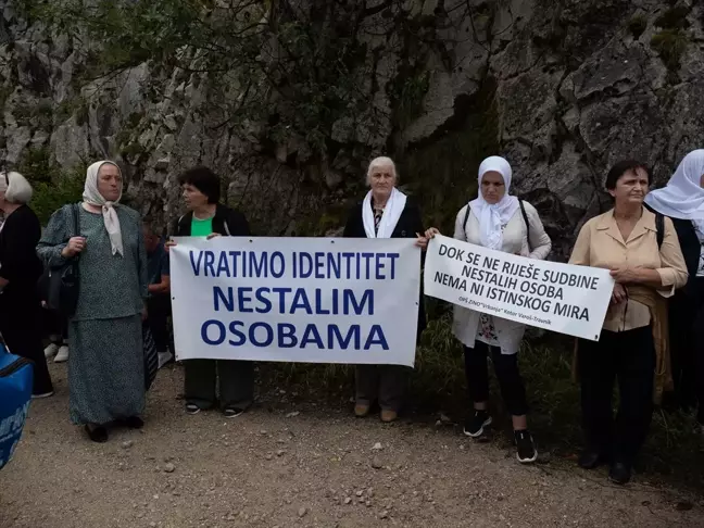 Bosna Hersek'te Koricanske kayalıklarında katledilen siviller için anma töreni düzenlendi