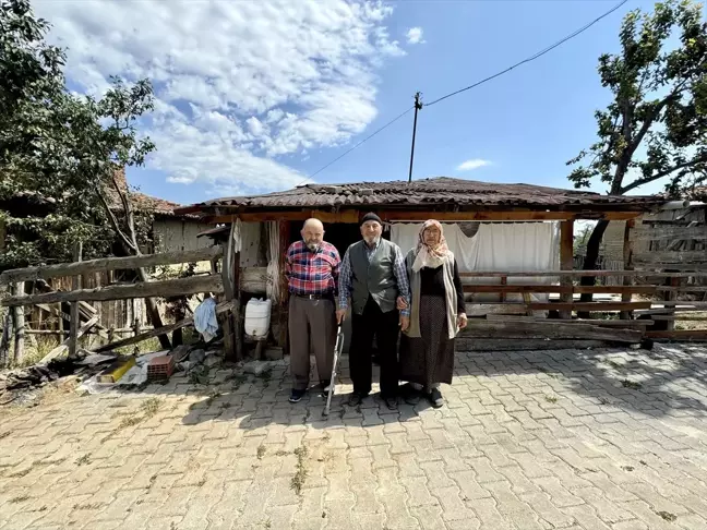 Çankırı'da kontrol altına alınan orman yangınında soğutma çalışmaları devam ediyor