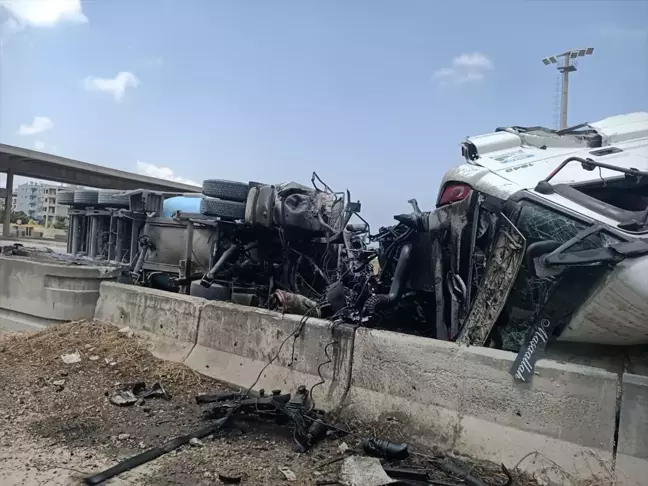 Hatay'ın Belen ilçesinde devrilen tankerin sürücüsü yaralandı