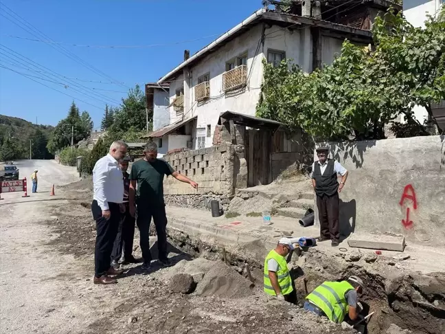 Niksar'da yol ve altyapı çalışmaları hız kesmeden devam ediyor