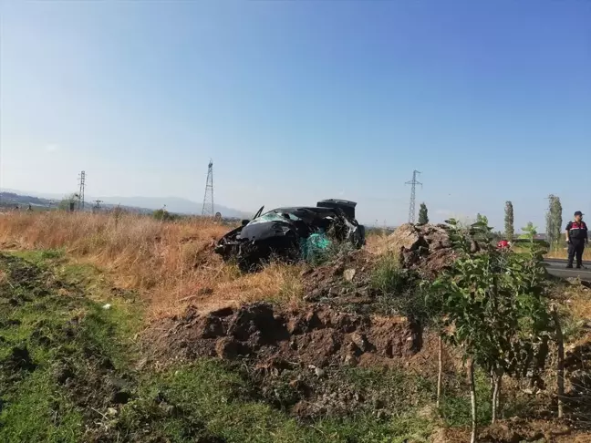 Balıkesir'de Otomobil ile Süt Tankeri Çarpıştı: 1 Ölü, 2 Yaralı