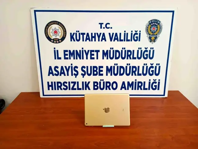 Kütahya'da İl Halk Kütüphanesi'nde Tablet Çalan 12 Yaşındaki Çocuk Yakalandı