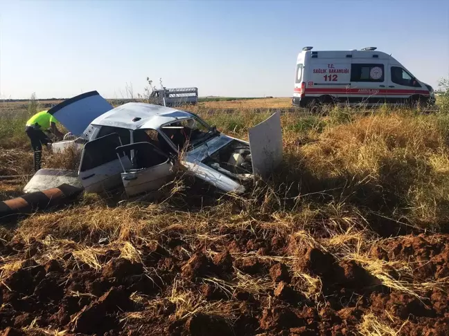 Şarampole devrilen otomobilde 3 kişi yaralandı