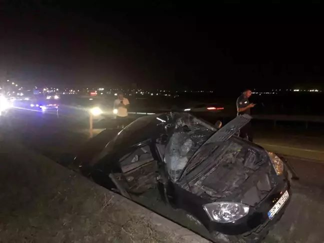 Tekirdağ'da Otomobil Aydınlatma Direğine Çarptı, Sürücü Yaralandı