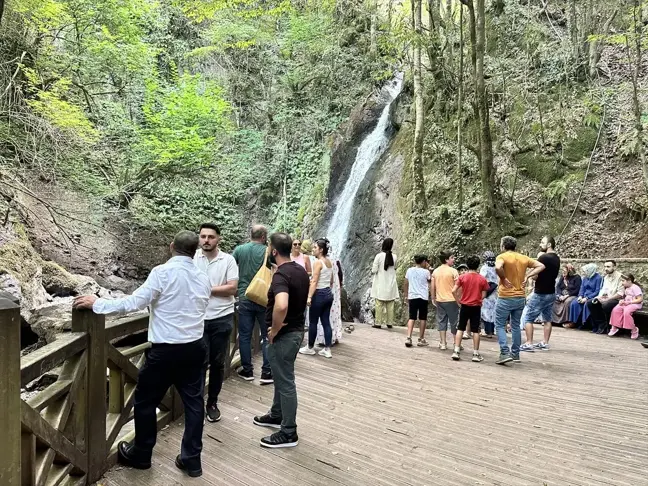 Düzce'de Sıcak Havadan Bunalanlar Tabiat Parklarını Tercih Ediyor