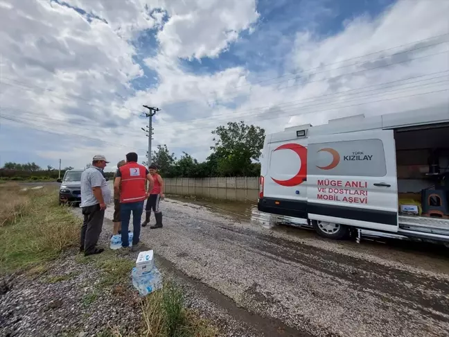 Samsun'da Sağanak Yağış Tarım İşçilerinin Çadırlarını Su Bastı