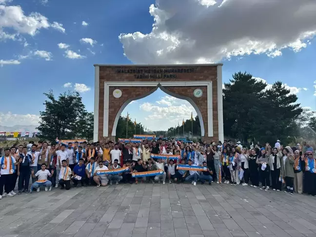 AK Parti Gaziantep Teşkilatları Malazgirt Zaferi'ni Ahlat'ta kutladı