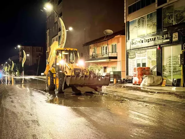 Burdur'da Sağanak Yağış Yolları Su Bastı