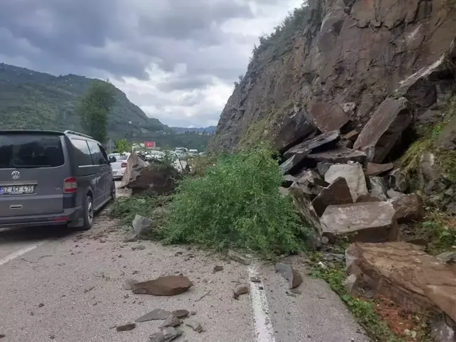 Ordu'da Fatsa-Aybastı kara yolunda heyelan