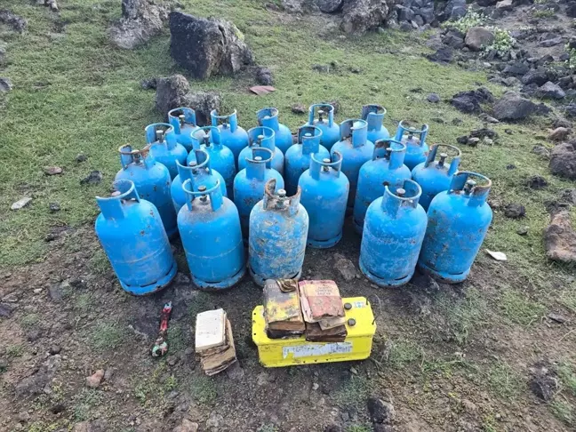 Ağrı'da PKK/KCK operasyonunda mağarada mutfak tüpleri ve örgütsel yayınlar ele geçirildi