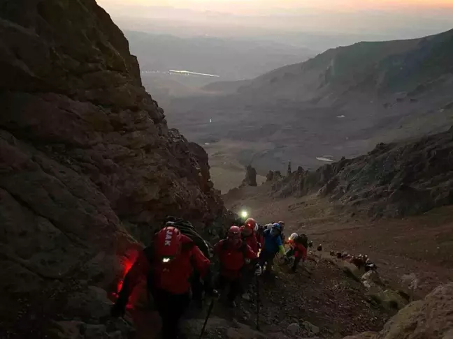 JAK Timleri Erciyes'e zirve tırmanışı gerçekleştirdi