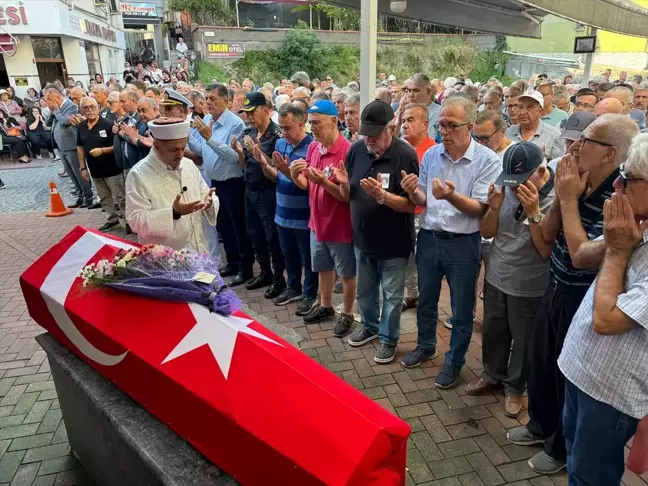 Tarihçi ve yazar Necdet Sakaoğlu son yolculuğuna uğurlandı