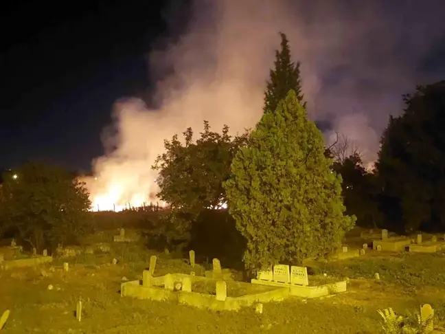 Lüleburgaz'da mezarlıkta çıkan yangın söndürüldü