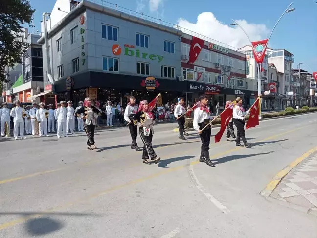 Karamürsel ve Gölcük'te Zafer Bayramı törenleri düzenlendi