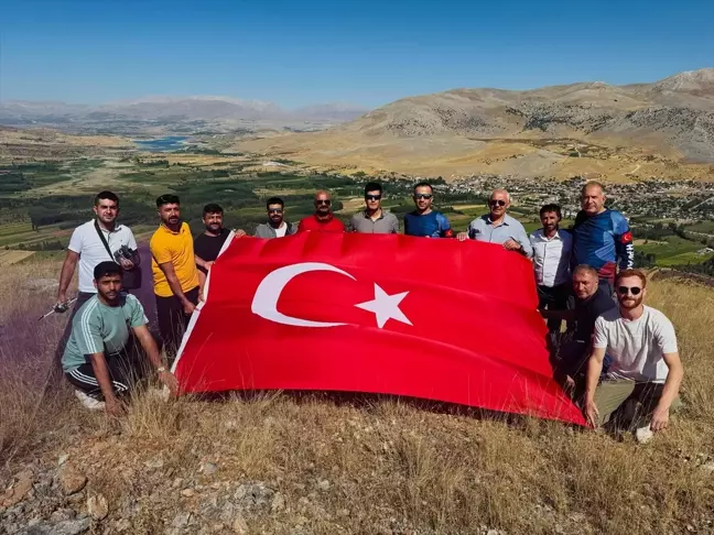 Doğanşehir'de Yamaç Paraşütü Etkinliği Düzenlendi