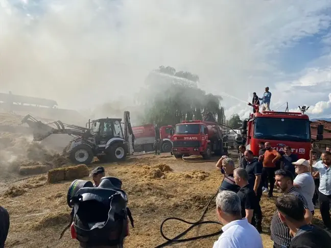 Ilgaz'da Yıldırım Düşmesi Sonucu Samanlıkta Yangın Çıktı