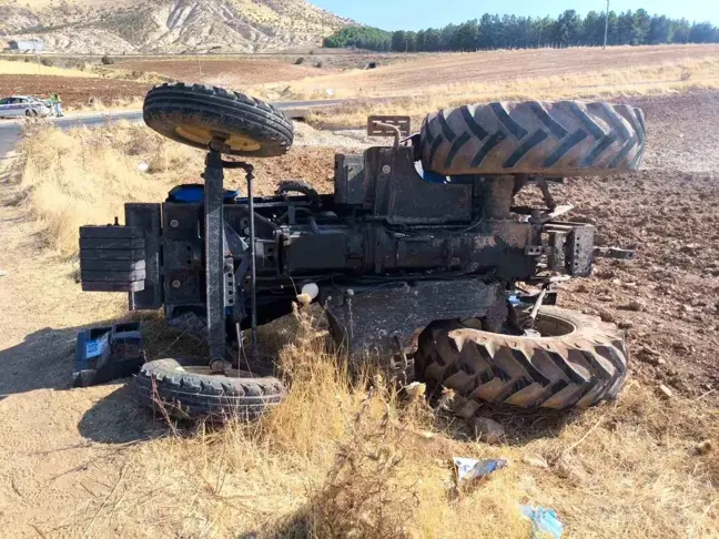 Mardin'de traktör devrildi, sürücü yaralandı