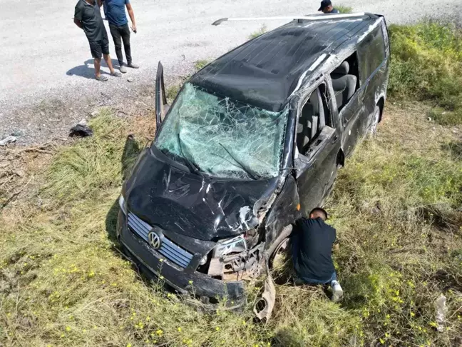 Afyonkarahisar'da Minibüs Kazası: 1 Ölü, 2 Yaralı