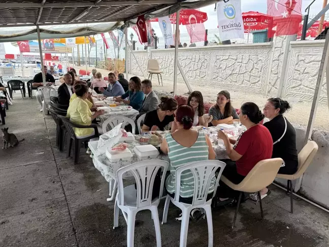 Tekirdağlı balıkçılar Büyükşehir Belediyesi ve Süleymanpaşa Su Ürünleri Kooperatifince düzenlenen kahvaltıda bir araya geldi