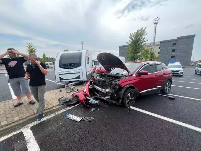 Kocaeli'de hastane otoparkında kaza