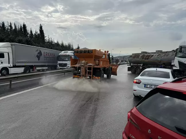 Anadolu Otoyolu'nda Zincirleme Trafik Kazası Sonrası İstanbul Yönü Ulaşıma Açıldı