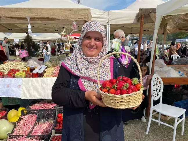 Sakarya'da Çilek Festivali Gerçekleştirildi