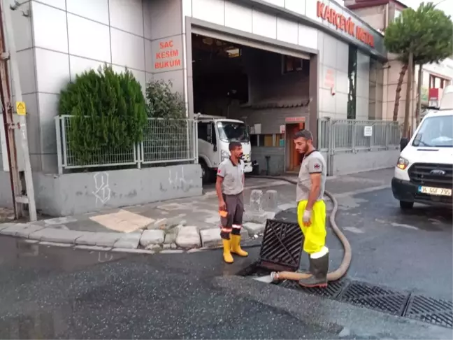 Ümraniye'de Şiddetli Sağanak Sonrası Su Baskınları Yaşandı