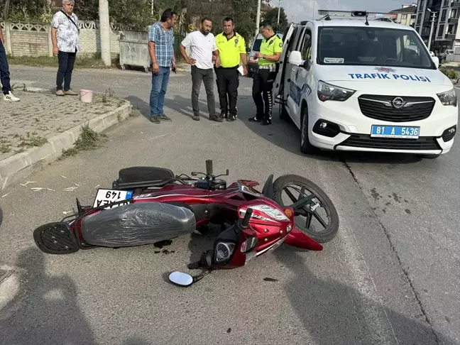 Düzce'de Motosiklet Kazası: İki Sürücü Ağır Yaralandı