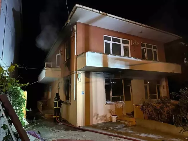 Tekirdağ Muratlı'da Boş Bir Binada Yangın Çıktı