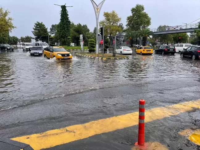 Akçaabat'ta Sağanak Yağış Hayatı Olumsuz Etkiledi