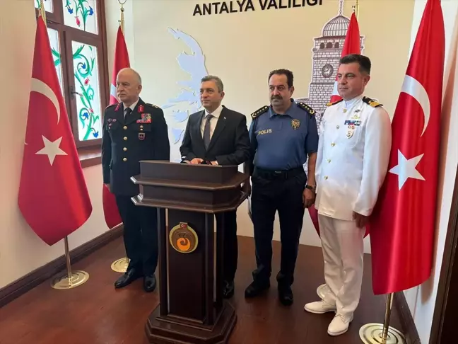 Antalya Valisi Hulusi Şahin İl Asayiş ve Güvenlik Bilgilendirme Toplantısı Düzenledi