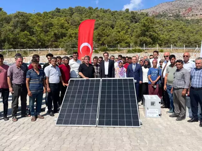 Mersin'de Hayvan Yetiştiricilerine Taşınabilir Güneş Enerjisi Paneli Dağıtıldı