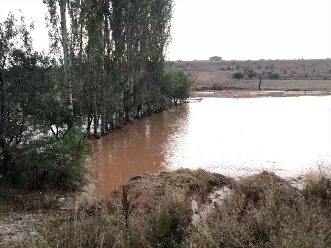 Hüyük ilçesinde şiddetli yağış trafikte aksamaya neden oldu