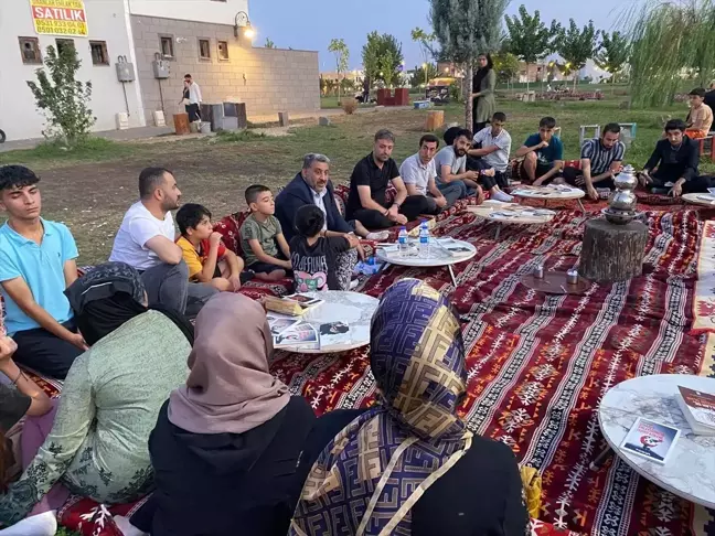 AK Parti Diyarbakır İl Başkanı Mehmet Raşit Ocak, gençlerle Sezai Karakoç'u konuştu