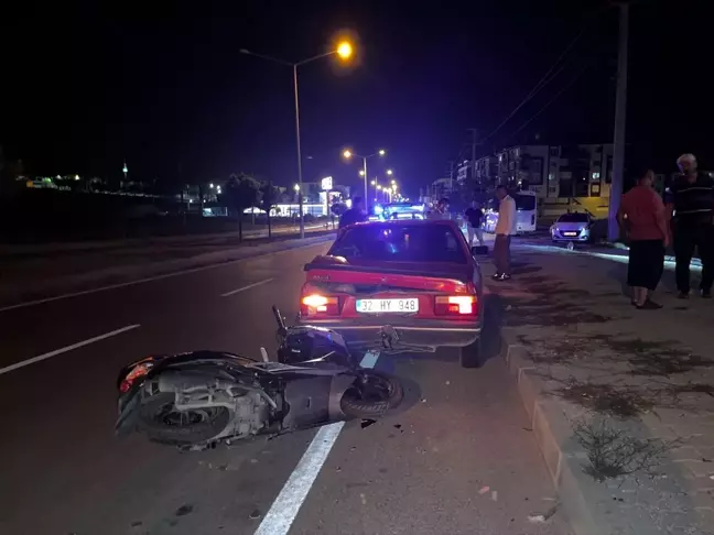 Burdur'da Motosikletin Otomobile Çarpması Sonucu 2 Kişi Yaralandı