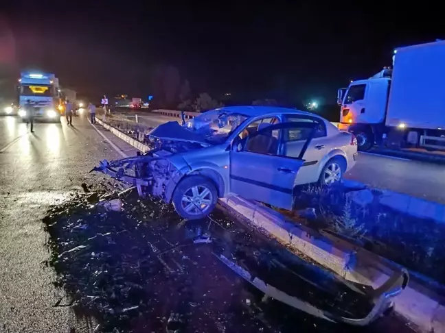 Sivas'ta Otomobil Kazası: 1 Ölü, 2 Yaralı