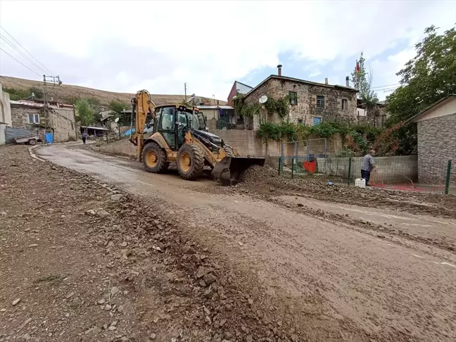 Adana'da Sağanak Yağış Hayatı Olumsuz Etkiledi