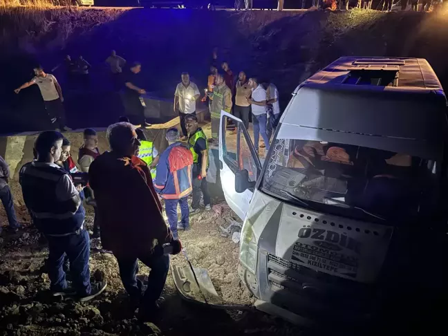 Mardin'de tütün toplama işçilerini taşıyan minibüs kaza yaptı